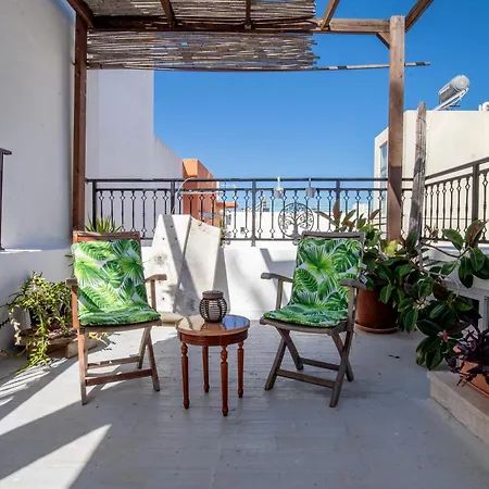 Oda ve Kahvaltı Mascot Traditional Rhodes City