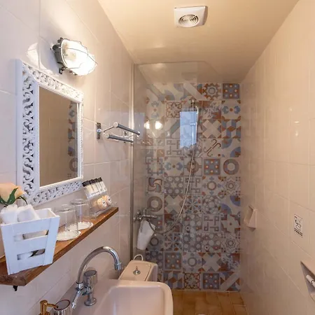 Alojamento de Acomodação e Pequeno-almoço Mascot Traditional 3*