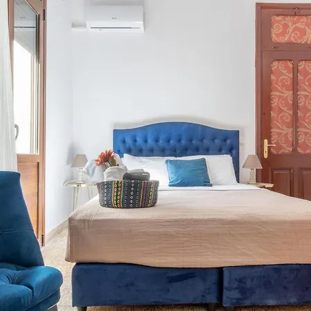 Bed and Breakfast Mascot Traditional 3*